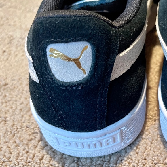🐈⬛Puma Black Suede Sneakers With Light Grey Stripes - Size 8.5🐈⬛ - Picture 5 of 7